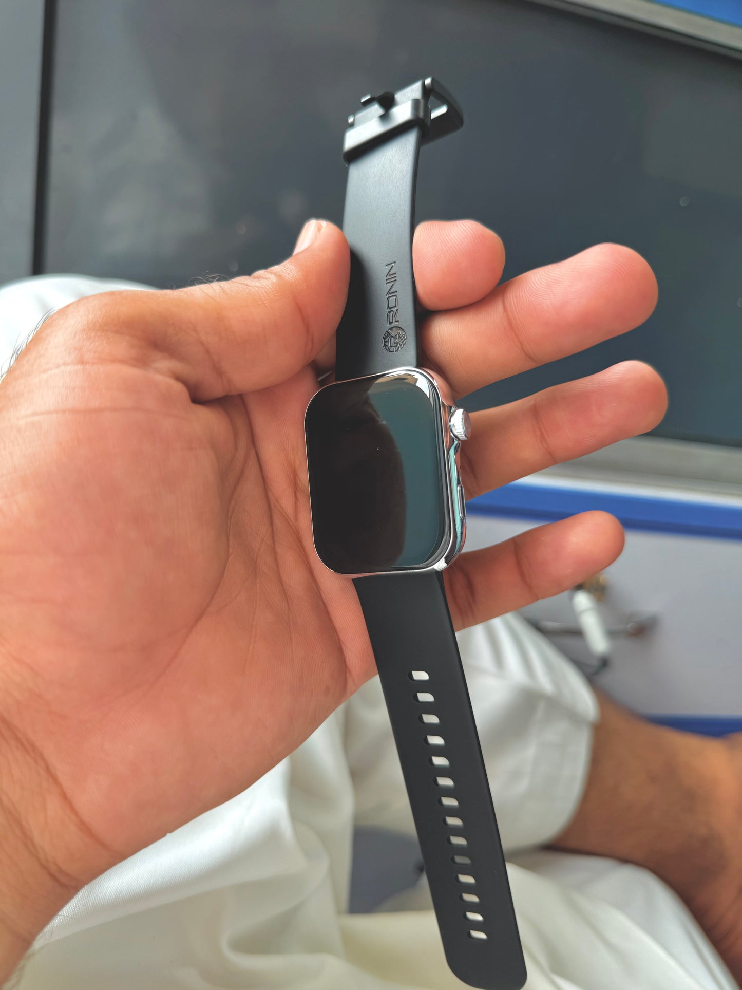 Ronin R-09 Luxe Smart Watch – Premium Build, Bluetooth Calling, Health Tracker
